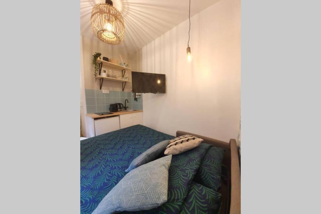Home Sweet Home Pigalle Montmartre Jungle Париж Екстериор снимка